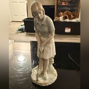 Vintage Ardalt Lady Golfer Putting Porcelain 7386, 8” Tall